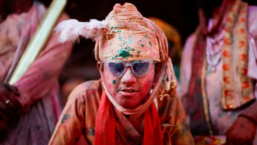 festival-holi-comeca-na-india-com-explosao-de-cores-e-celebracoes