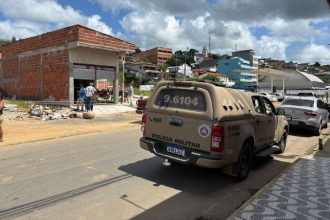 ubaitaba:-prefeitura-suspende-alvaras-e-interdita-obras-em-terrenos-leiloados-na-gestao-do-ex-prefeito-beda