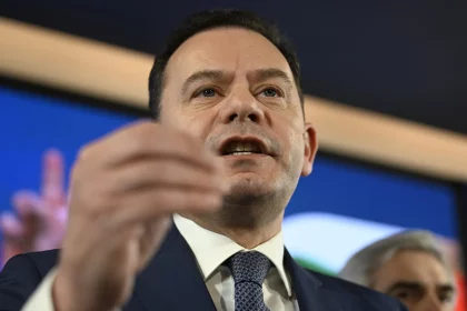 parlamento-rejeita-mocao-de-confianca-e-derruba-premie-portugues