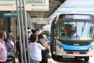 setor-de-servicos-recua-0,2%-em-janeiro,-influenciado-por-transportes