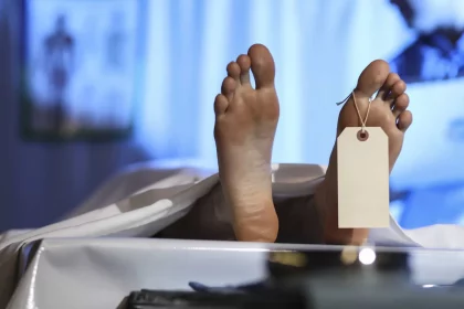 funcionaria-de-funeraria-arranca-penis-de-cadaver-de-criminoso-sexual