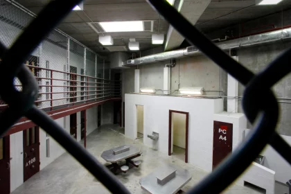 migrantes-detidos-na-base-de-guantanamo-sao-levados-de-volta-aos-estados-unidos