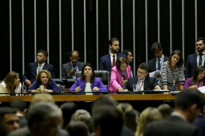 nove-em-cada-dez-brasileiros-querem-mais-mulheres-na-politica