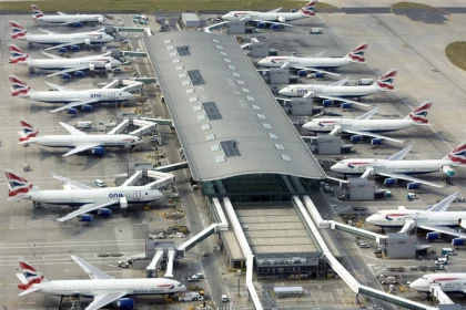 apos-incendio,-heathrow,-maior-aeroporto-da-europa,-retoma-voos-parcialmente