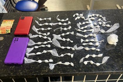 policia-militar-prende-dupla-com-drogas-e-motocicleta-em-itamaraju