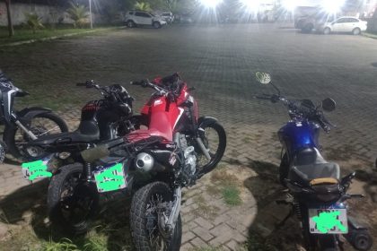rolezinho-e-grau-na-rodovia:-motociclistas-sao-detidos-praticando-manobras-perigosas-em-itamaraju
