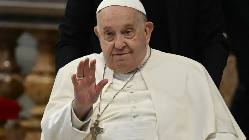 medico-cogitou-parar-tratamento-para-deixar-papa-morrer