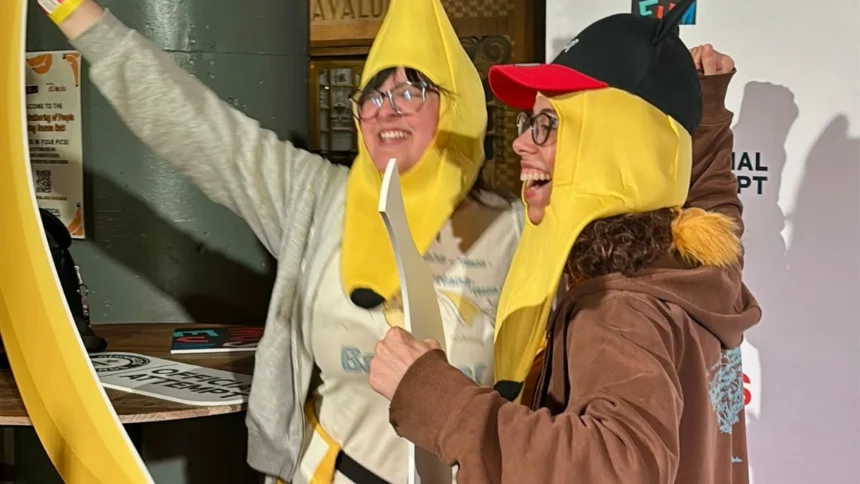 309-pessoas-de-chapeu-de-banana-quebram-recorde-mundial-nos-eua