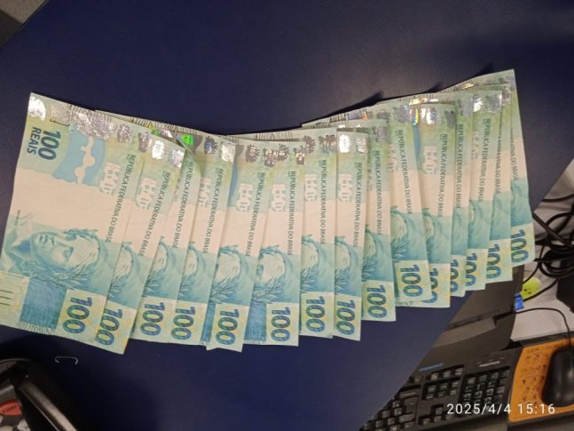 ubata:-policia-militar-prende-homem-com-15-cedulas-falsas-de-cem-reais