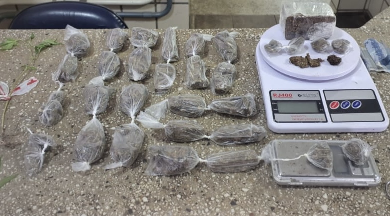 policia-militar-apreende-adolescente-com-drogas-em-teixeira-de-freitas