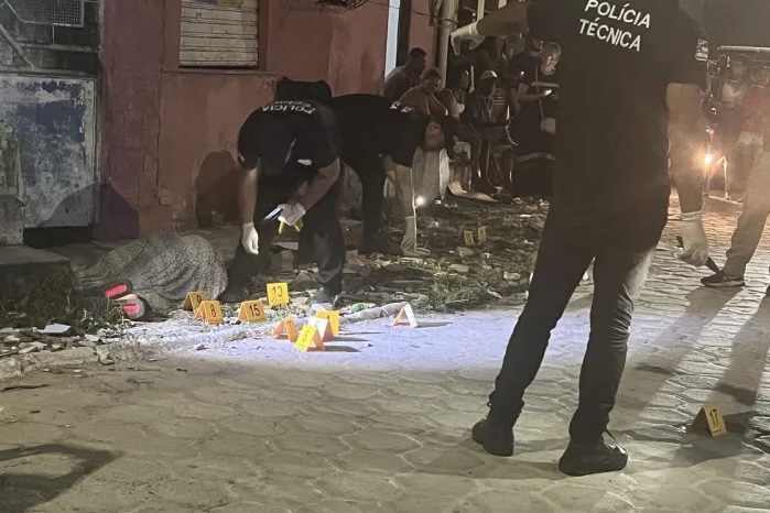 jovem-e-executado-com-mais-de-20-tiros-na-regiao-central-de-teixeira-de-freitas