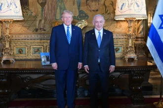 ao-lado-de-trump-nos-eua,-netanyahu-volta-a-falar-em-realocacao-de-palestinos-em-gaza