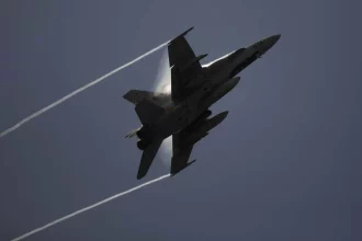 cacas-dos-eua-e-da-russia-quase-se-chocam-no-alasca