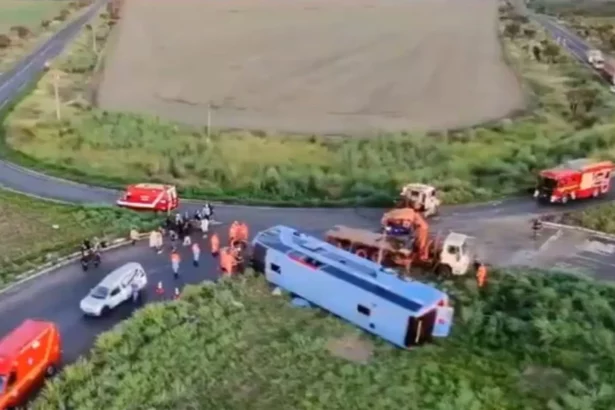 motorista-diz-ter-visto-‘vulto’-antes-de-acidente-com-onibus-em-que-11-morreram