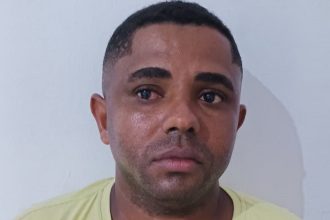 valentao-agride-a-esposa-e-se-esconde-embaixo-da-cama-com-medo-da-policia