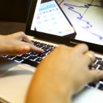 setor-de-servicos-cresce-0,8%-na-passagem-de-janeiro-para-fevereiro