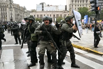 argentina-faz-terceira-greve-geral-contra-ajuste-fiscal-de-milei