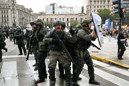 argentina-faz-terceira-greve-geral-contra-ajuste-fiscal-de-milei
