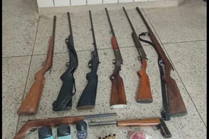 policia-encontra-acampamento-de-cacadores-e-apreende-armamento-em-teixeira