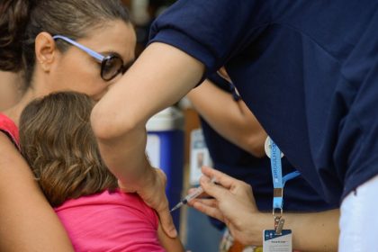 vacina-contra-gripe-e-segura-e-nao-causa-a-doenca;-saiba-mais-verdades