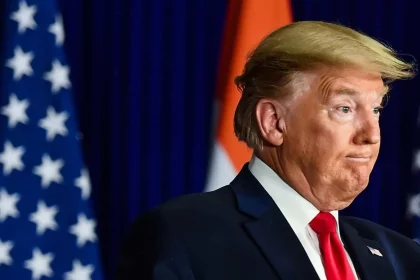 ligacao-por-engano-para-ex-assessor-de-trump-gera-climao