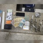 jovem-e-detido-com-drogas-e-materiais-para-trafico-em-itamaraju