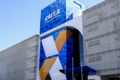caixa-libera-abono-salarial-para-nascidos-em-marco-e-abril