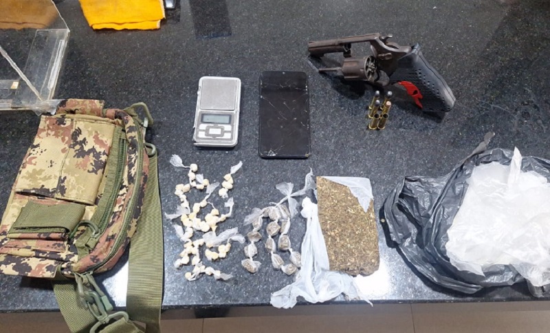 dois-suspeitos-morrem-em-confronto-com-a-rondesp;arma-e-drogas-foram-apreendidas