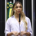 governo-trump-altera-genero-de-erika-hilton-em-visto-para-os-eua