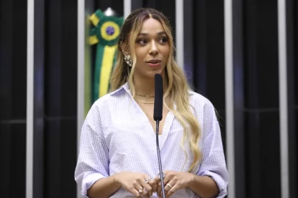 governo-trump-altera-genero-de-erika-hilton-em-visto-para-os-eua
