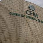 cfm-veta-terapia-hormonal-para-menor-de-18-anos-e-restringe-cirurgias