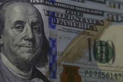 dolar-cai-para-r$-5,80-apos-trump-falar-em-acordo-com-a-china