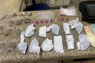 jovem-e-preso-por-trafico-de-drogas-no-bairro-novo-prado-em-itamaraju