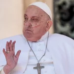 papa-francisco-aparece-no-domingo-de-pascoa-para-dar-a-bencao-aos-fieis