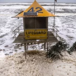 ondas-gigantes-deixam-ao-menos-seis-mortos-na-australia