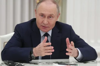 putin-ratifica-acordo-de-parceria-estrategica-com-o-ira