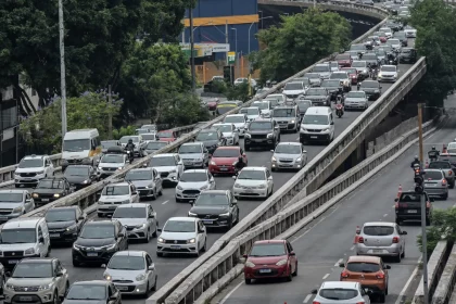 motoristas-enfrentam-congestionamentos-na-volta-a-sao-paulo-nesta-segunda-(21)