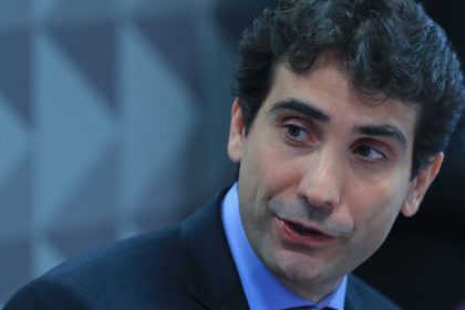 bc-esta-“tateando”-ajuste-da-selic-diante-de-guerra-de-tarifas