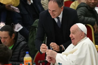 quem-e-strappetti,-o-enfermeiro-para-quem-o-papa-acenou-antes-de-morrer?