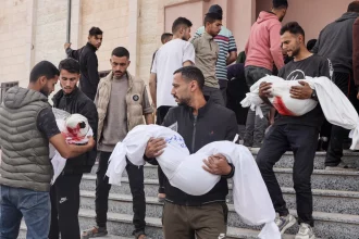 ataques-aereos-israelenses-matam-10-em-escola-com-desabrigados
