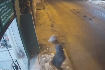 trio-e-preso-por-furto-em-loja-de-informatica-na-pituba-em-teixeira-de-freitas