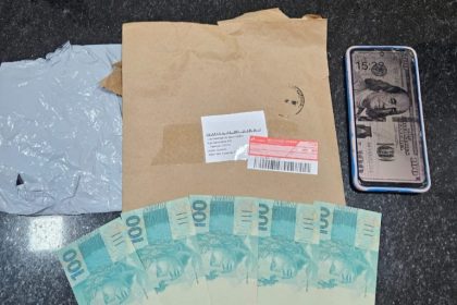 policia-militar-apreende-cedulas-falsas-em-agencia-dos-correios 
