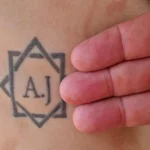 vitima-de-trabalho-analogo-a-escravidao-e-obrigada-a-tatuar-iniciais-de-patroes-em-mg