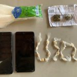 mulher-e-adolescente-sao-flagradas-com-drogas-no-bairro-farol-em-alcobaca