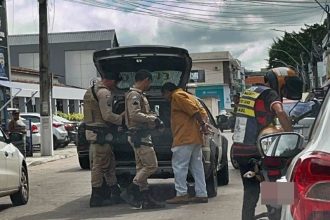 pm-cumpre-mandado-e-prende-foragido-no-centro-de-teixeira-de-freitas