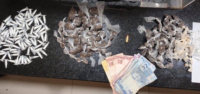 policia-militar-apreende-drogas-e-municao-no-‘arnaldao’