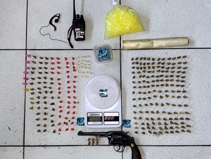 rondesp-flagra-grupo-armado-arrastando-homem-para-matagal