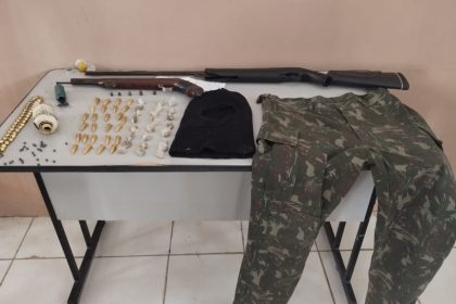 pm-apreende-arma-e-drogas-durante-operacao-em-distrito-de-medeiros-neto