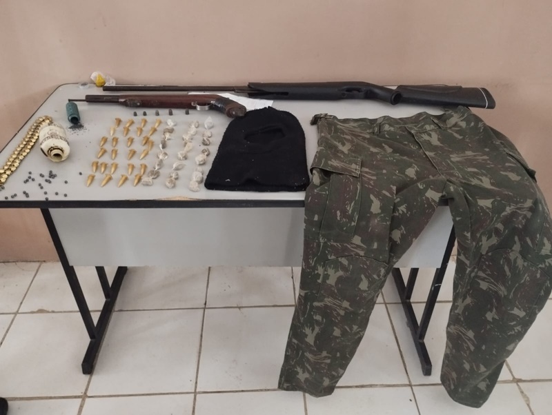 pm-apreende-arma-e-drogas-durante-operacao-em-distrito-de-medeiros-neto