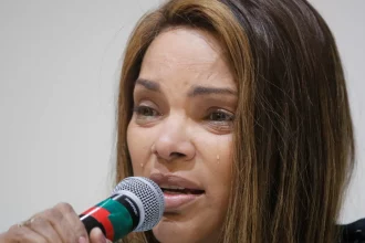 livro-sobre-julgamento-de-flordelis-relata-discussao-por-botox-e-choros-teatrais